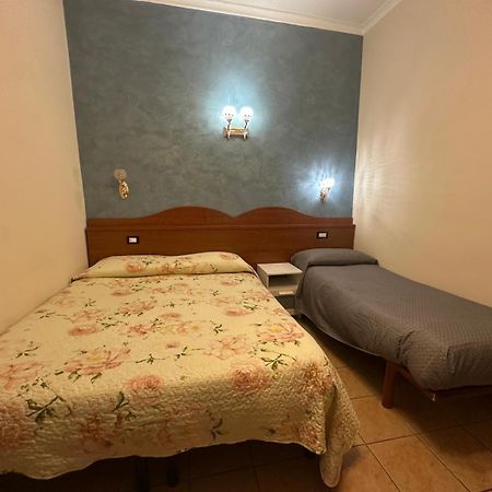 Hotel Near Termini Station Roma Exterior foto