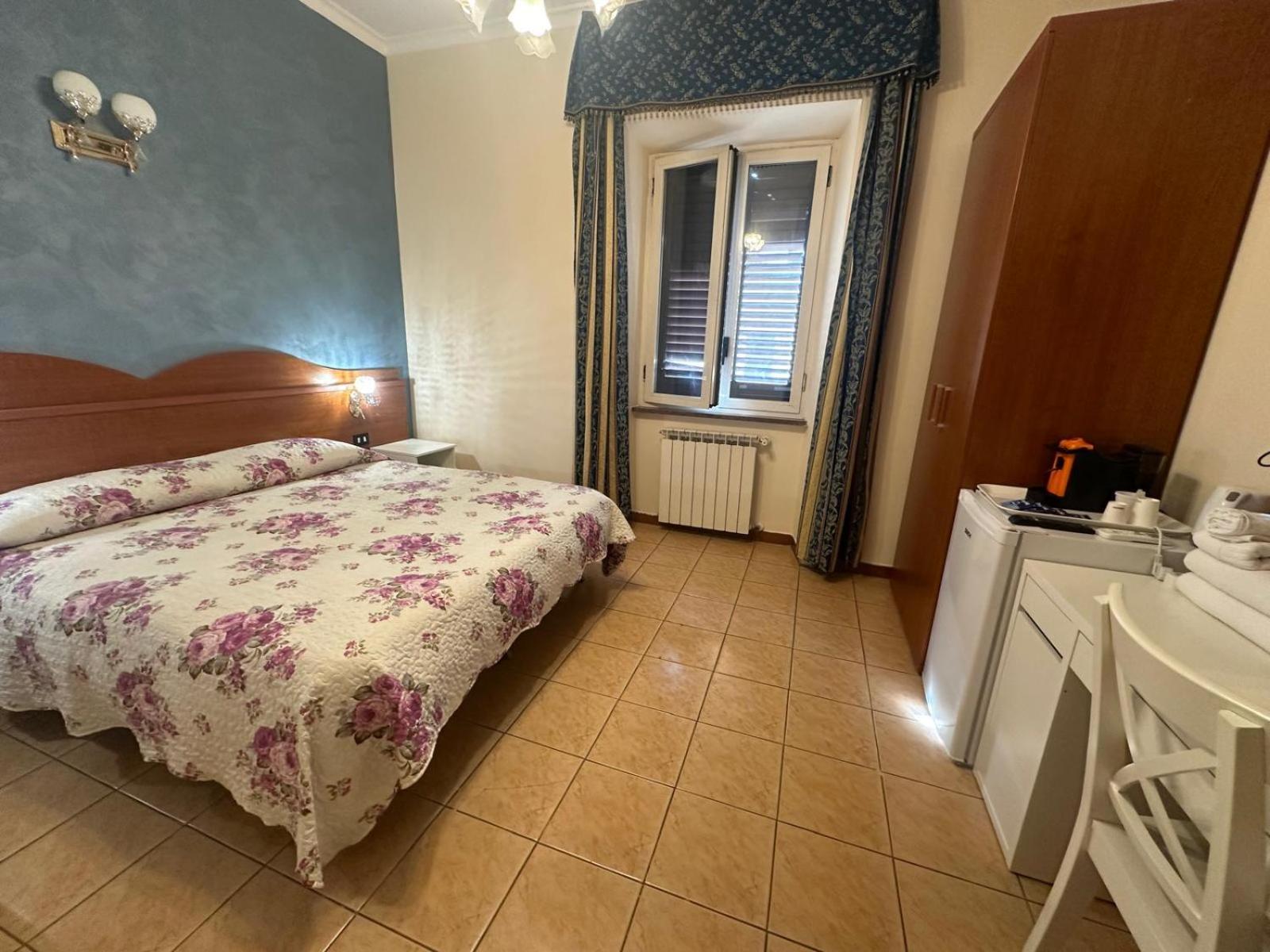 Hotel Near Termini Station Roma Exterior foto